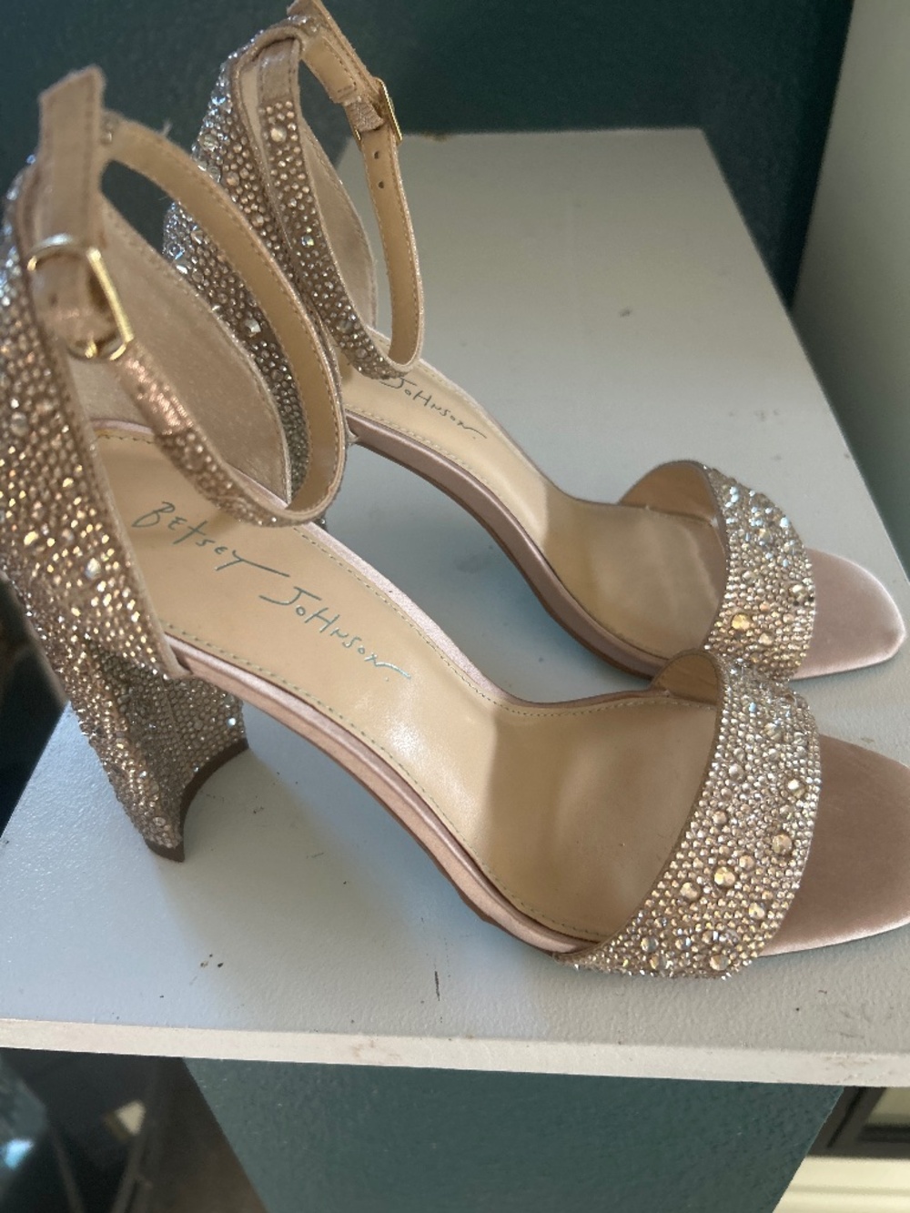 Bessie Johnson’s women’s shoes size 9, medium